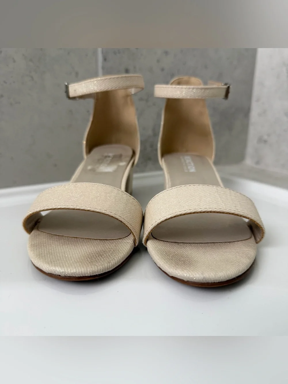 Reaction Kenneth Cole Girls Neutral Beige Ankle Strap Block Heel Sandals Size 1